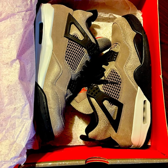 Jordan 4 Retro Mid Taupe Haze - Picture 1 of 9